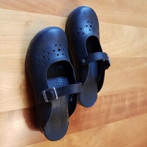 Dansko Merrie Oiled Black Clogs Sz 40